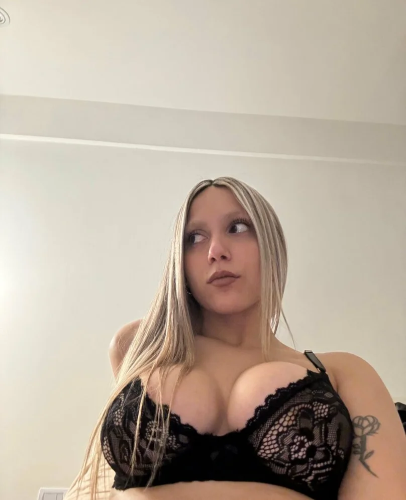 Beylikdüzü Escort Yaren Fotoğrafı (4)